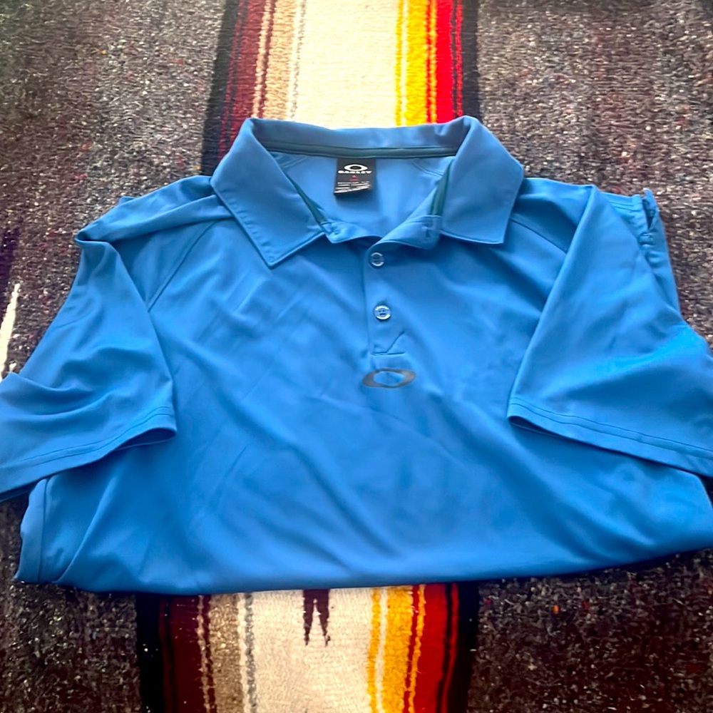 Mens Oakley shirt size M